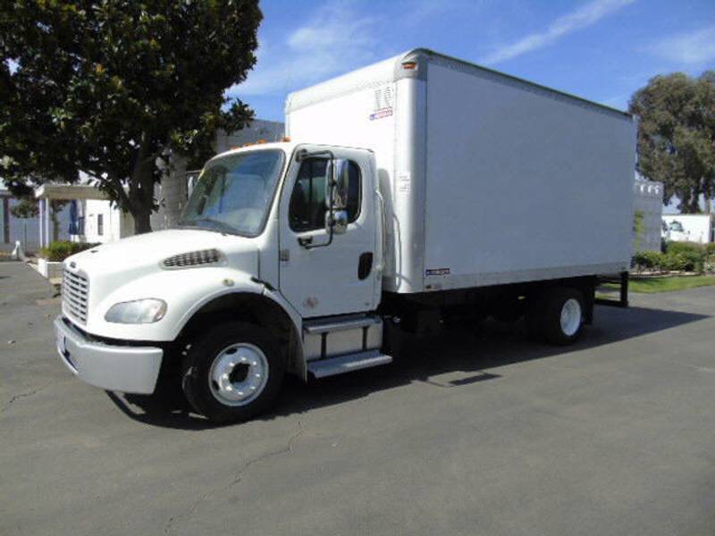 2004 freightliner box truck